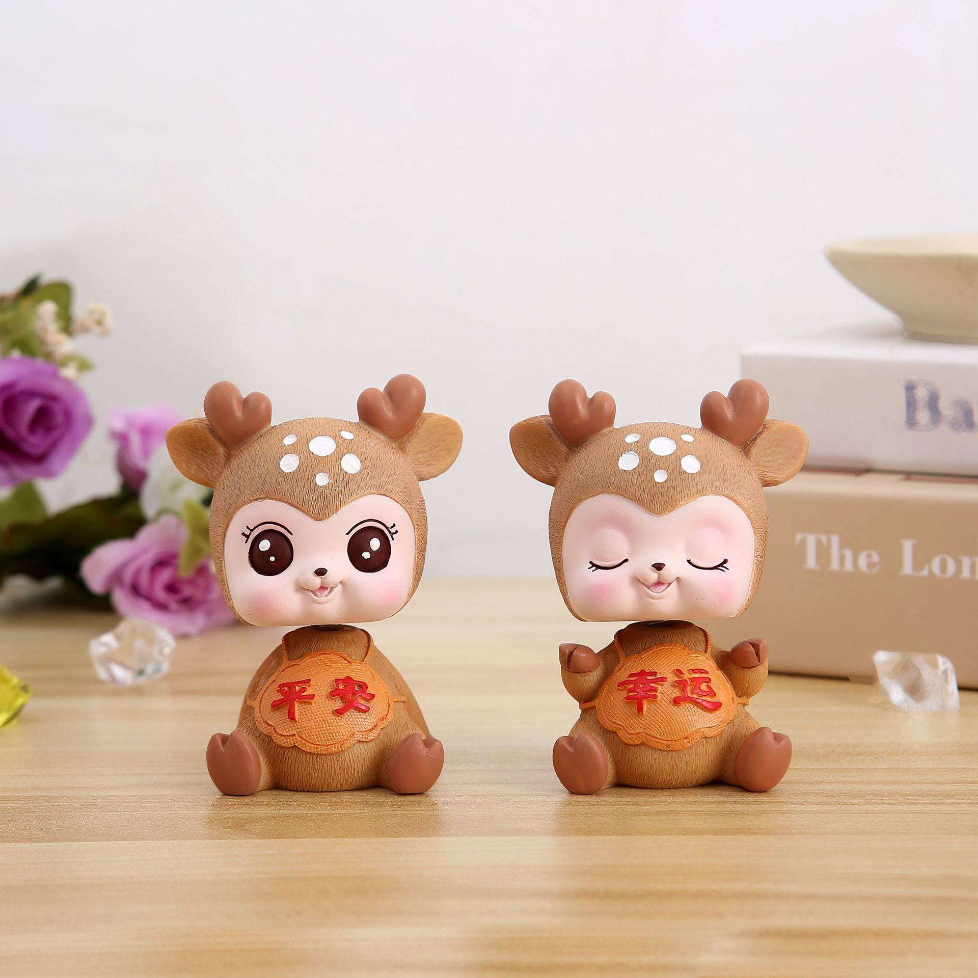卡通鹿宝摇头公仔汽车摆件创意树脂摆件车内中控台装饰品礼物