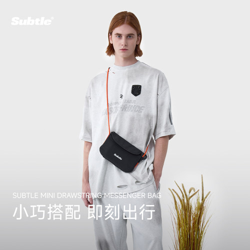 SUBTLE休闲轻便小巧抽绳斜挎包