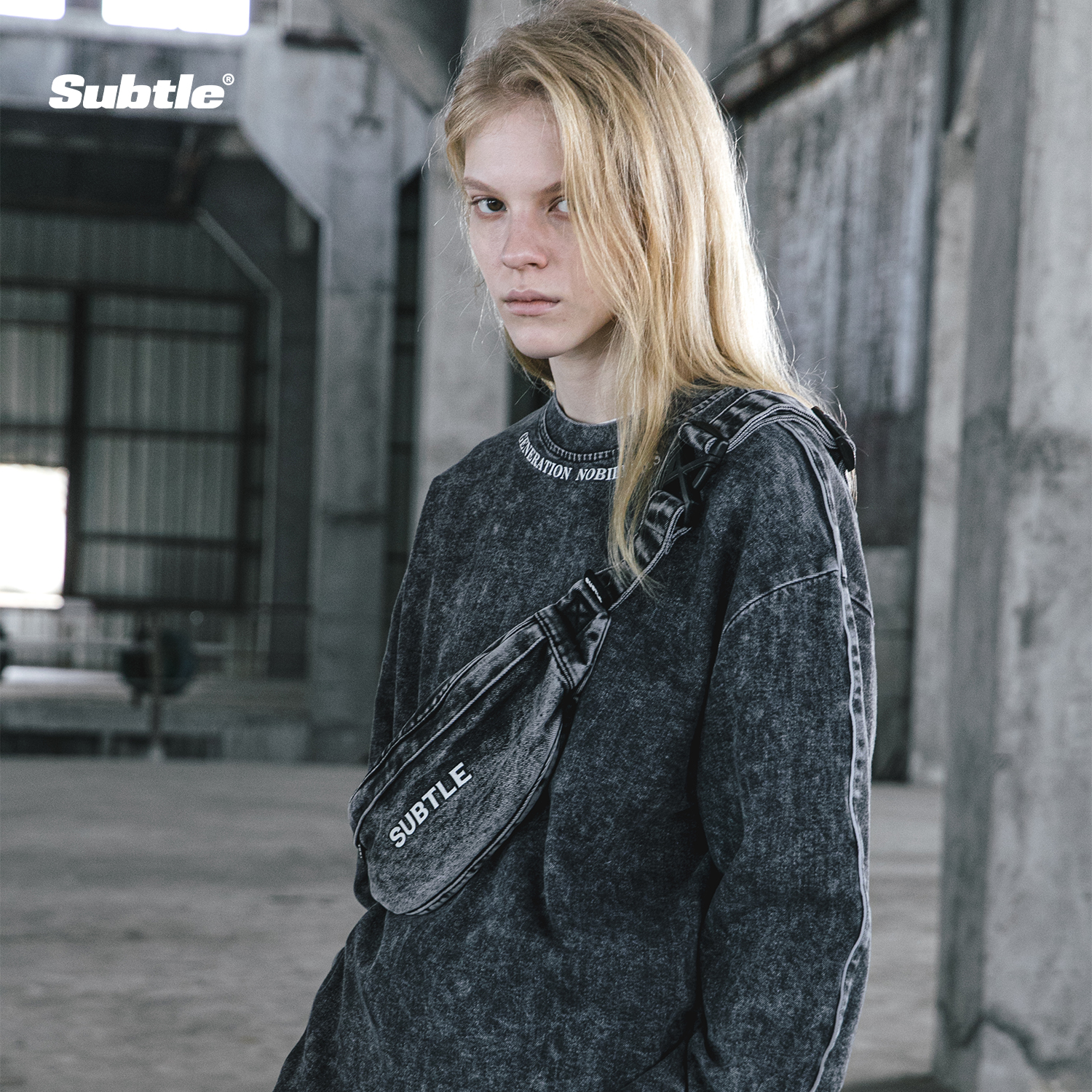 SUBTLE牛仔休闲斜挎包