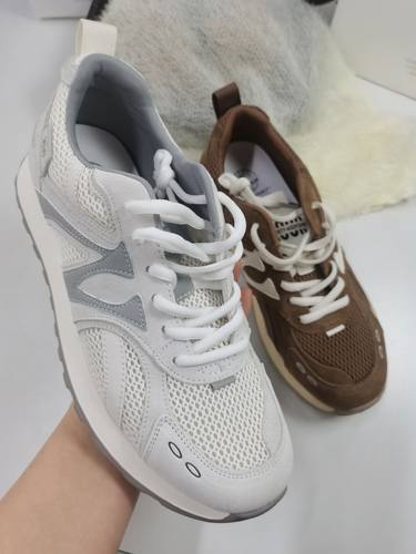 德赛帝伦2025新款真皮飞织男鞋透气镂空男士凉皮运动休闲鞋阿甘鞋