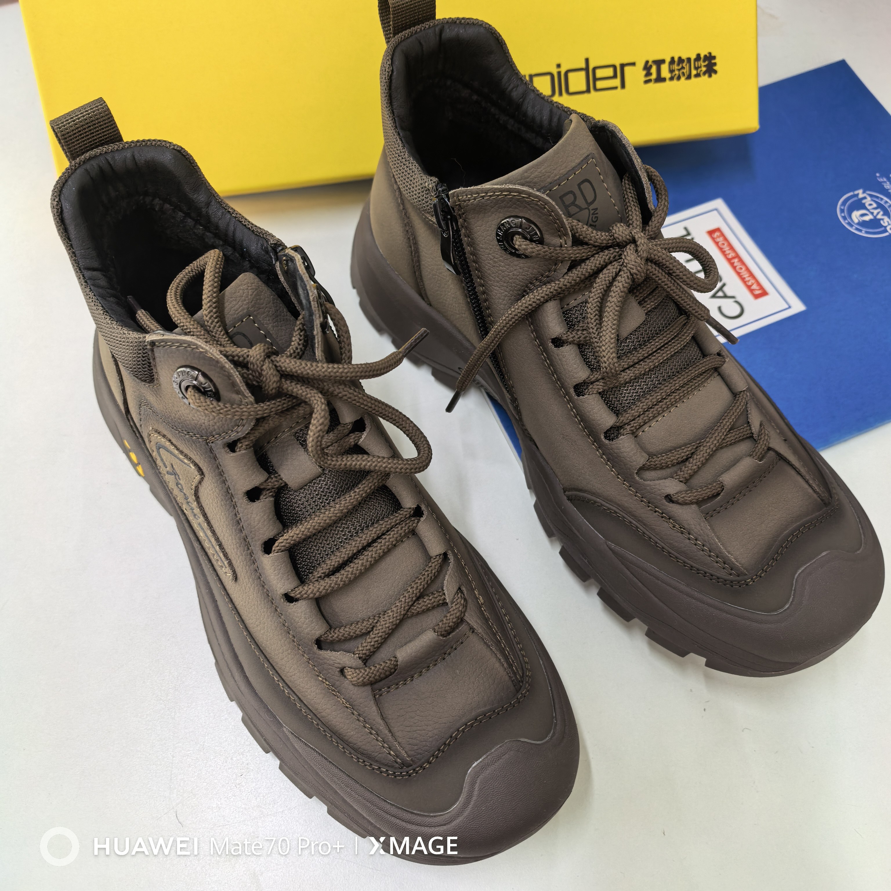 红蜘蛛正品男士新款真皮高帮户外休闲鞋运动软底软皮加棉男靴子