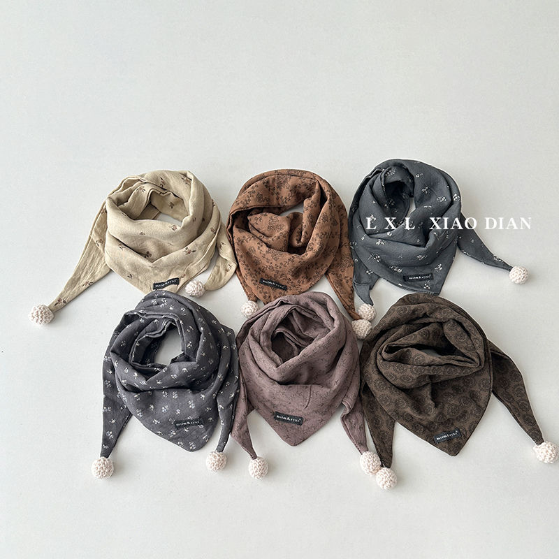 婴儿三角巾洋气毛球小标百搭口水巾男童女宝宝秋冬季凹造型小围巾