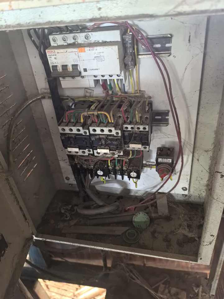 2月24日桂林存放于桂林市象山区万福贮木加工区D1区3号厂房内的8台过胶机（过芯板）网络拍卖公告