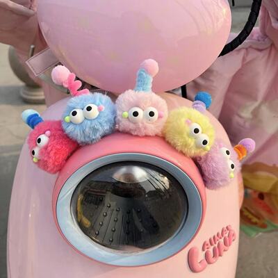 可爱立体小怪兽毛球电动车装饰小配件电瓶车摆件公仔九号车灯装饰