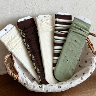 咖色复古文艺风蝴蝶结袜子女春秋绿色森系碎花甜美浮雕花纹中筒袜