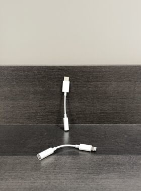 适用于苹果手机14/15/16USB-C转3.5毫米扁头转3.5耳机插孔转换器