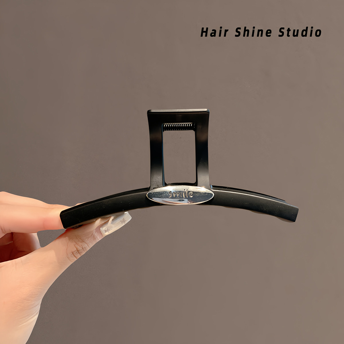 简约气质字母金属标抓夹女2025新款小红书同款发夹大号百搭鲨鱼夹,饰品/流行首饰/时尚饰品新,发饰,淘宝优惠券,粉丝福利购,淘宝优惠卷