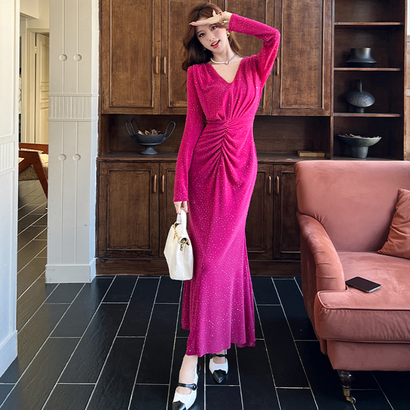 御姐风气质礼服裙V领烫钻长袖