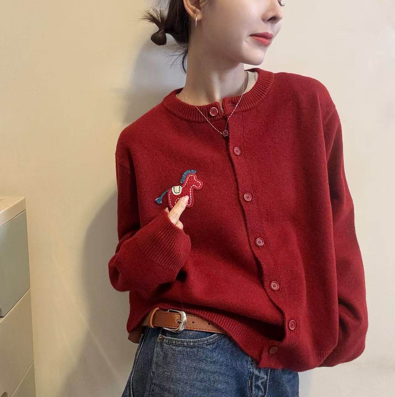 BADX正品小马刺绣圆领单排扣针织开衫25冬季洋气显瘦毛衣外套,女装/女士精品,毛针织衫,淘宝优惠券,粉丝福利购,淘宝优惠卷