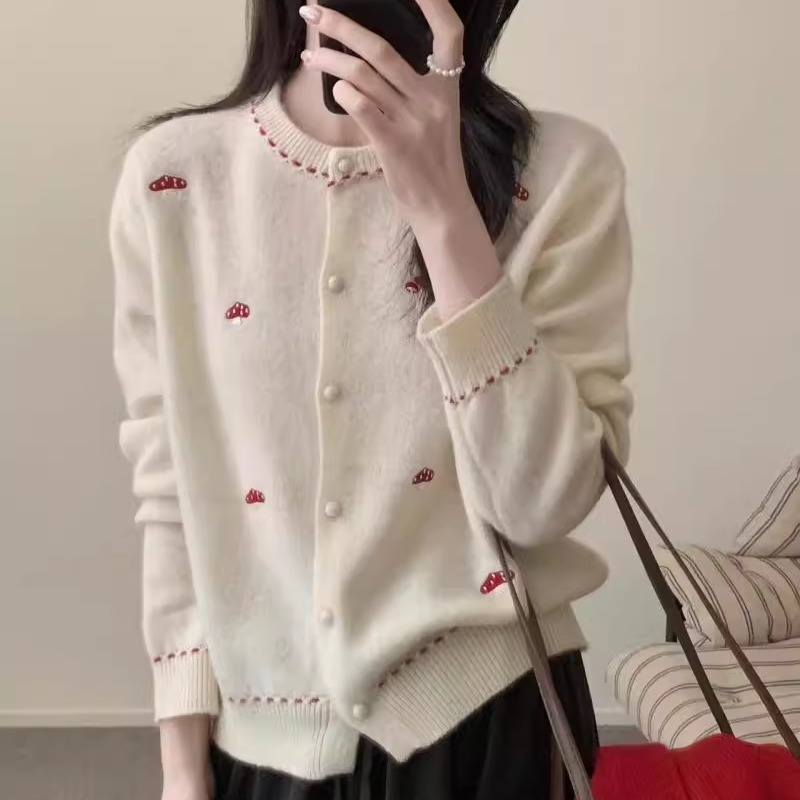 韩系刺绣蘑菇圆领贝熊绒针织开衫25秋款时尚减龄软糯百搭毛衣女