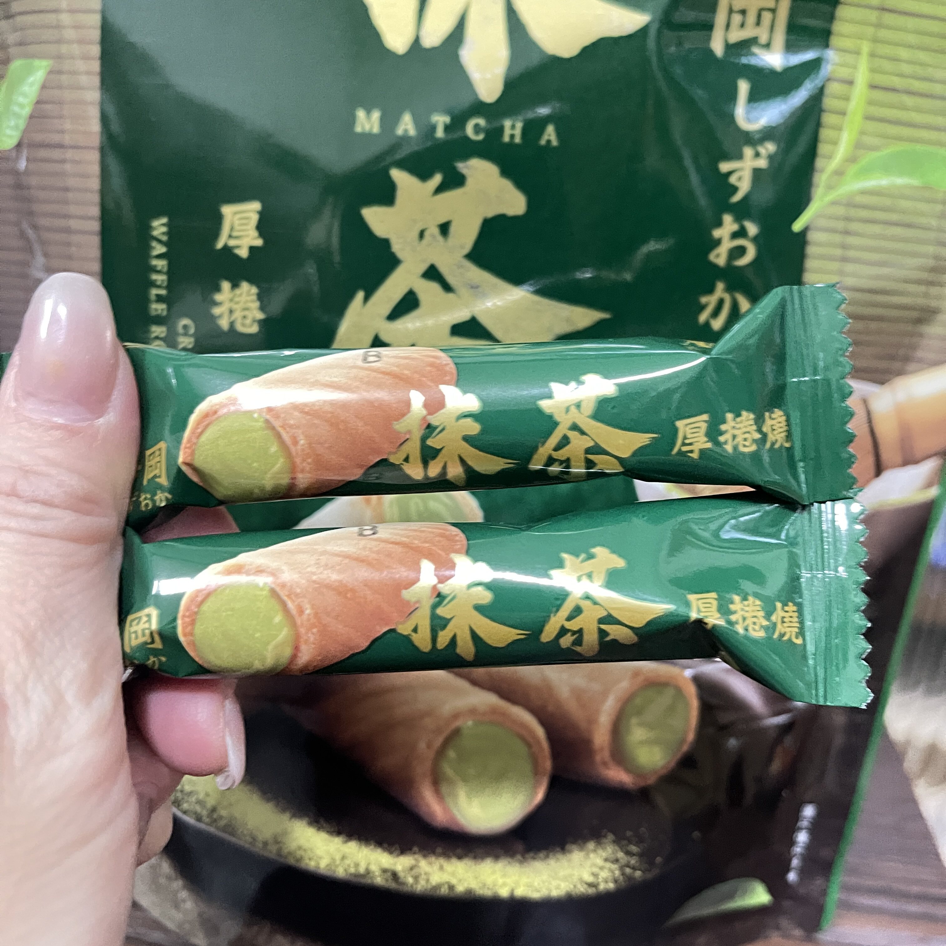 台湾进口盛香珍抹茶厚卷烧静冈抹茶奶油注心曲奇饼干蛋卷抹茶卷