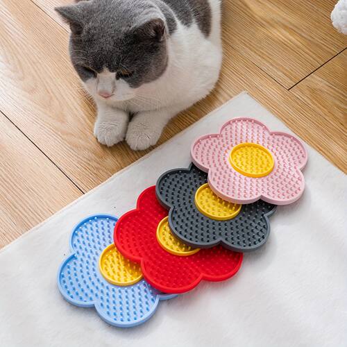 Lovely Flower Lick Mat for Dogs Cats Slow Food Plate Slow Fe