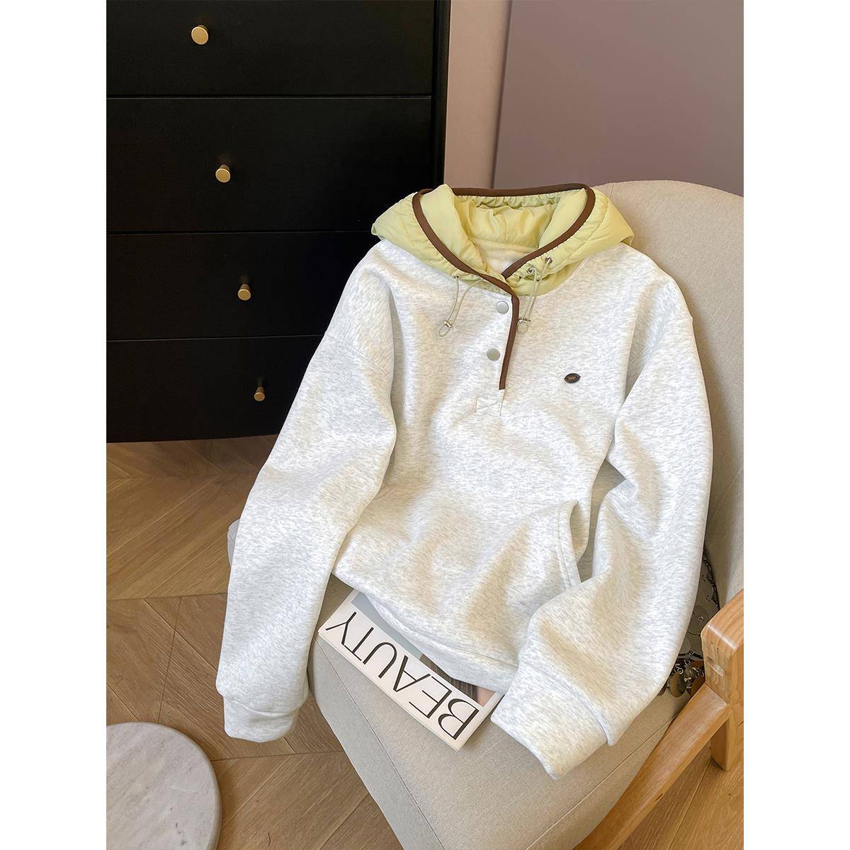 小C家 撞色连帽卫衣女2025新款秋冬宽松慵懒风套头拼接设计感上衣