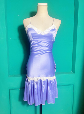 Angela mele 纯欲缎面吊带裙