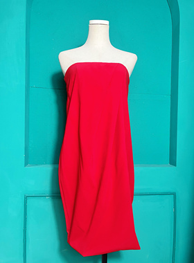 Space 意大利制奢侈品牌简约抹胸红裙。