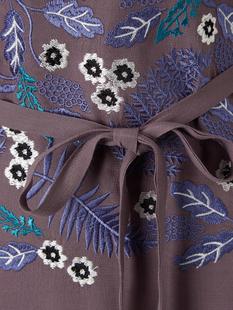 88美金 舒适人造丝 英伦时尚 时尚 精美绣花 上衣V419 White