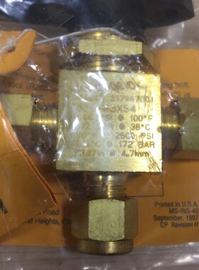 世伟洛克 B-43XS4 黄铜 1 件 40 系列 3 路球阀 FNSP