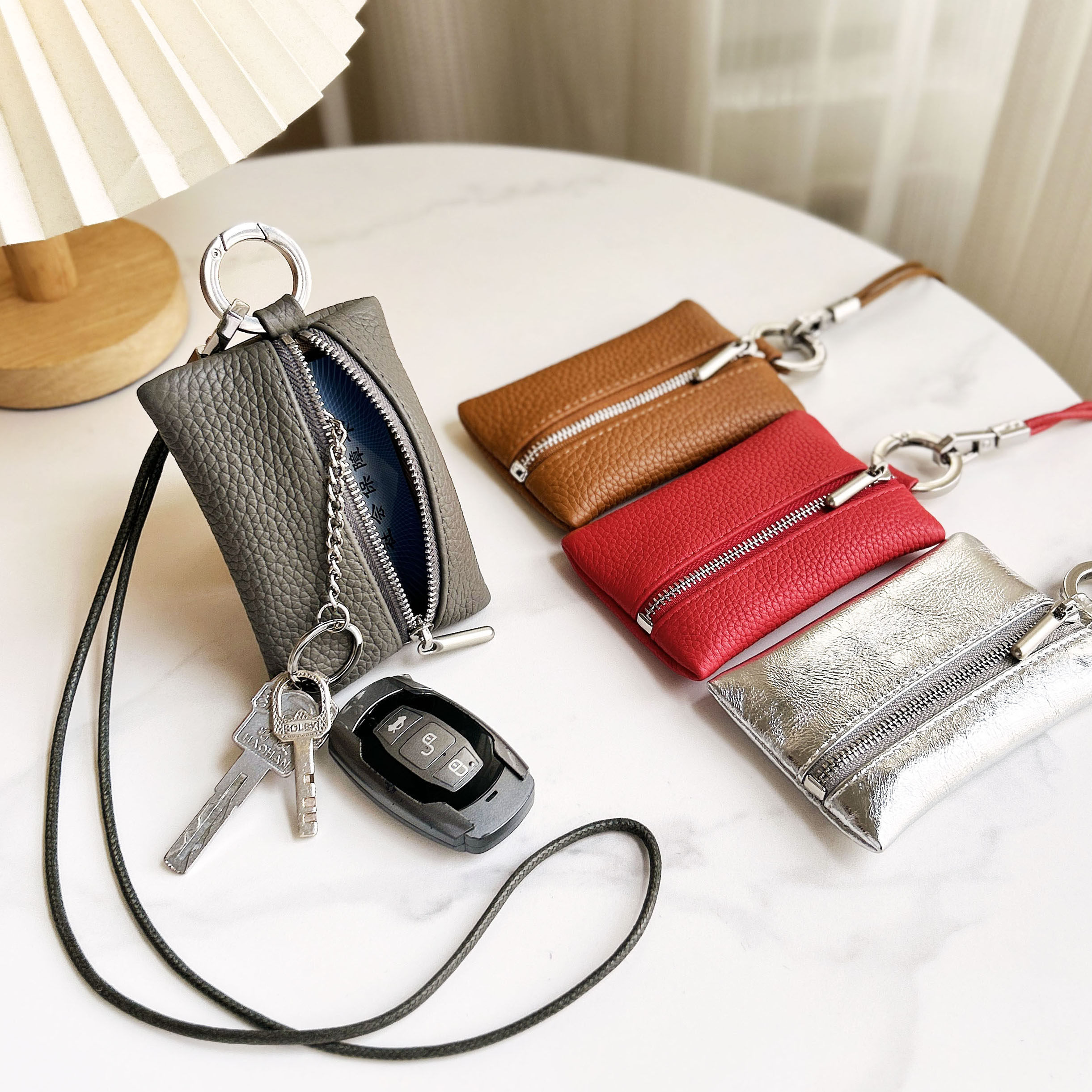 头层软皮挂脖小包挂扣汽车钥匙包搭配锁匙门禁收纳包挂饰ins男女