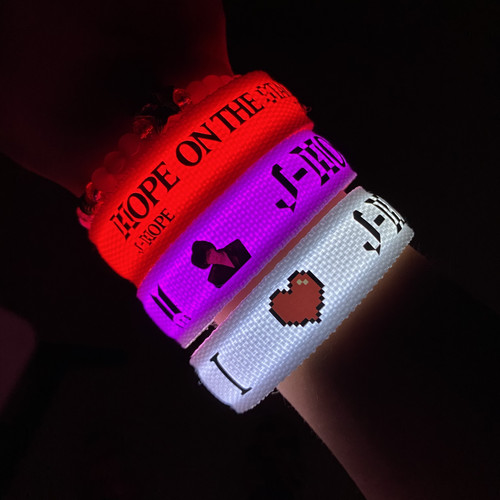 BTS郑号锡演唱会应援发光手环定制音乐节乐队周边荧光棒气氛道具
