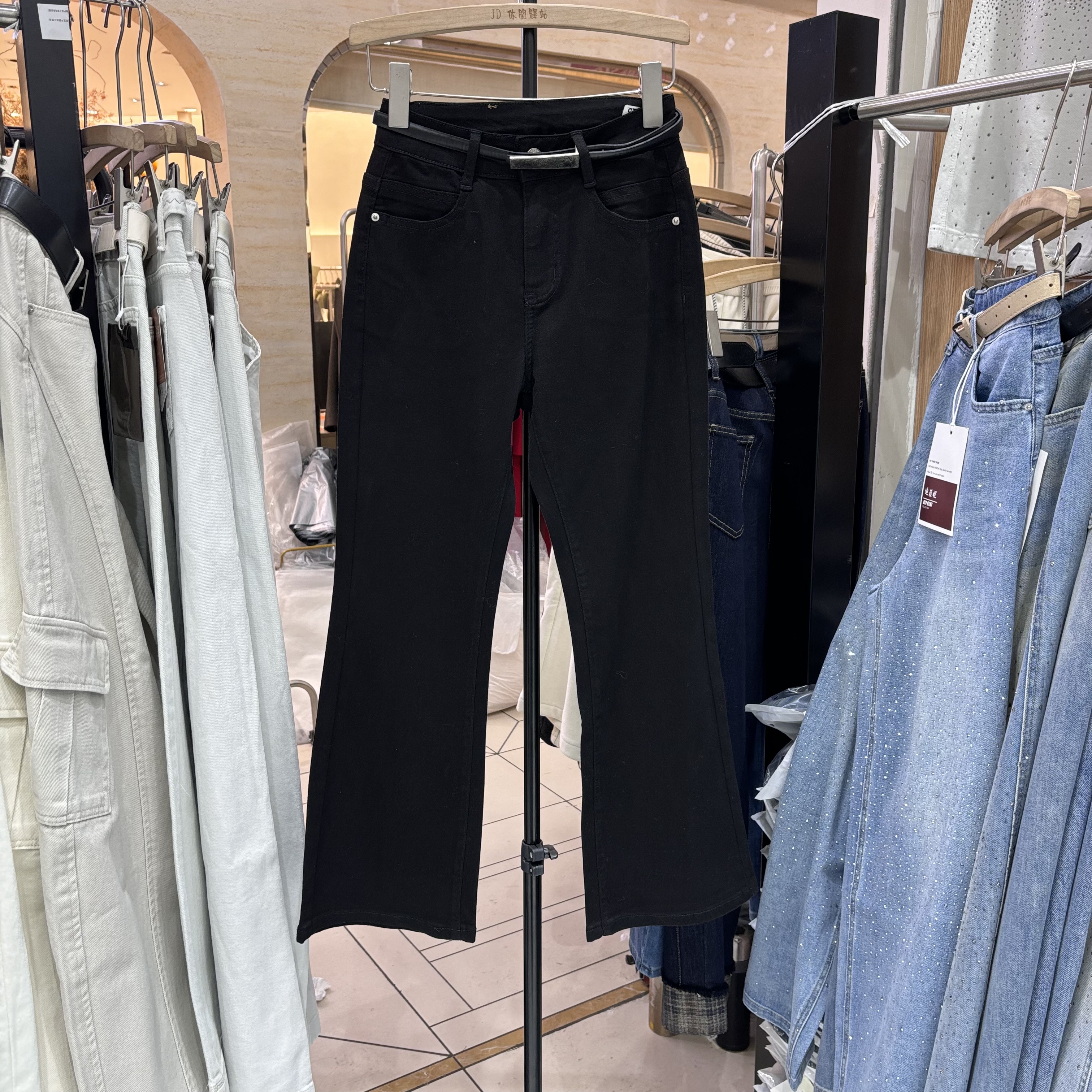 2026早春新款韩版高腰显瘦微喇牛仔裤女百搭喇叭裤长裤子潮37072