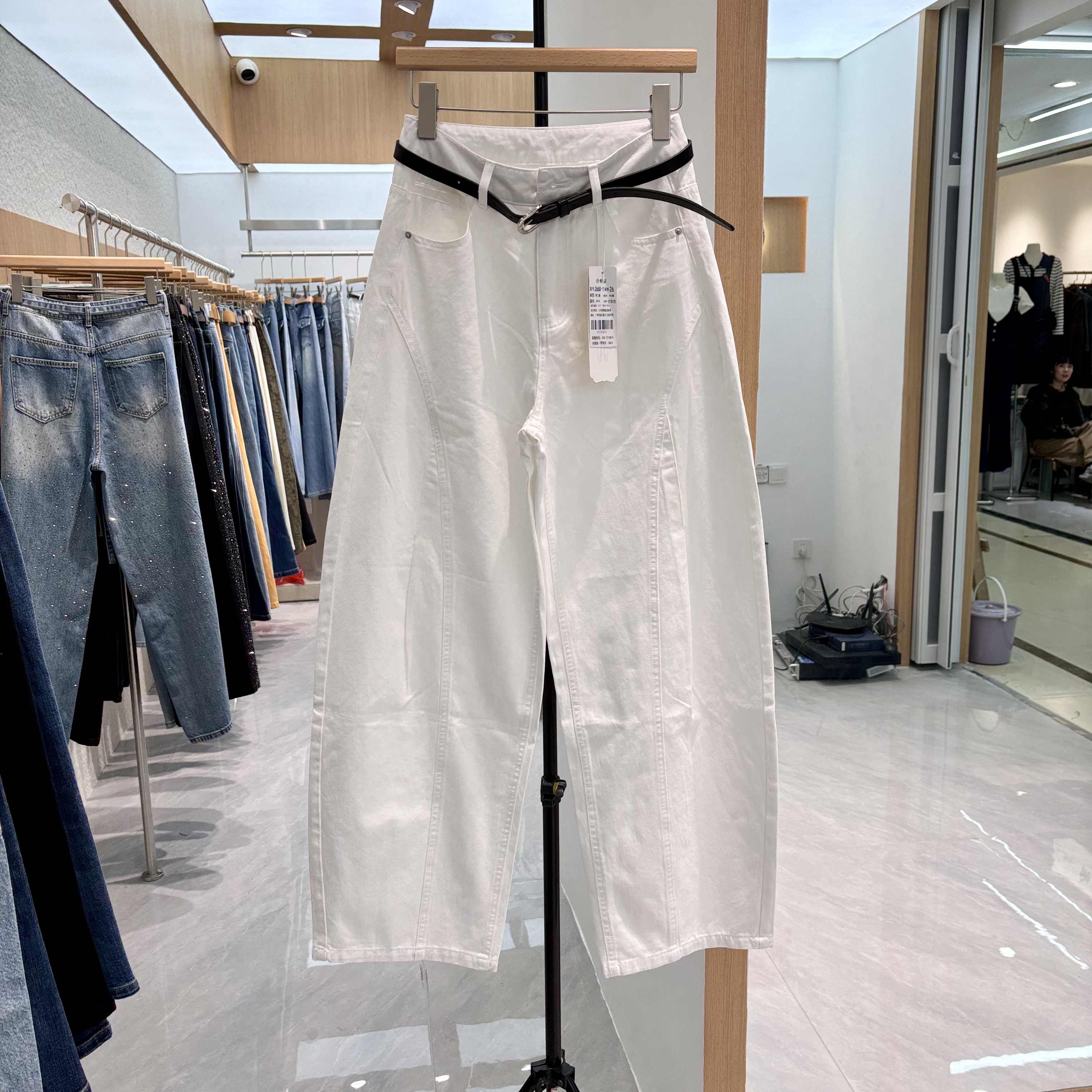 26506-1白色牛仔裤女2026新款高腰显瘦直筒裤宽松阔腿长裤子
