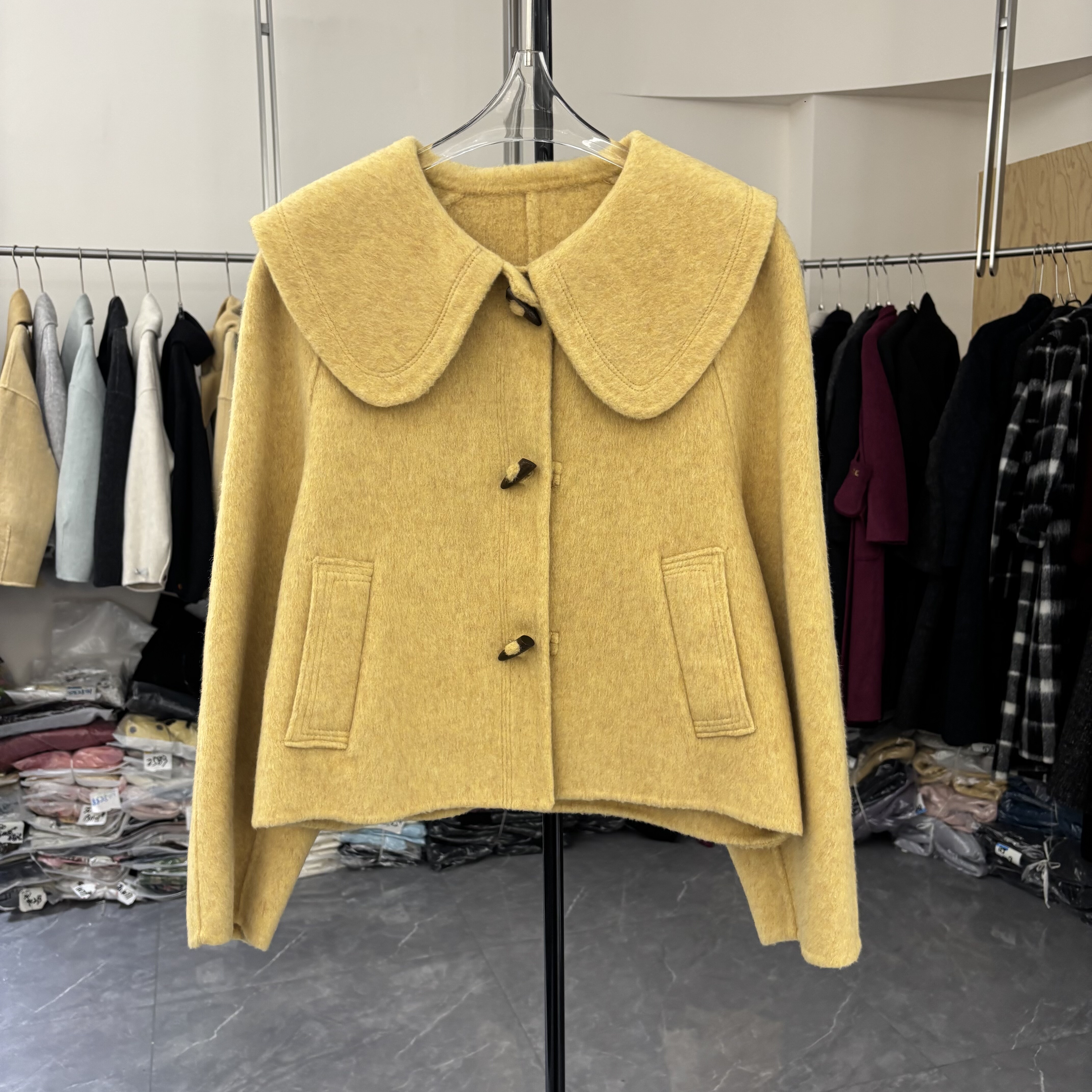 2025秋冬新款韩版牛角扣显瘦娃娃领双面羊毛大衣女短款毛呢外套潮