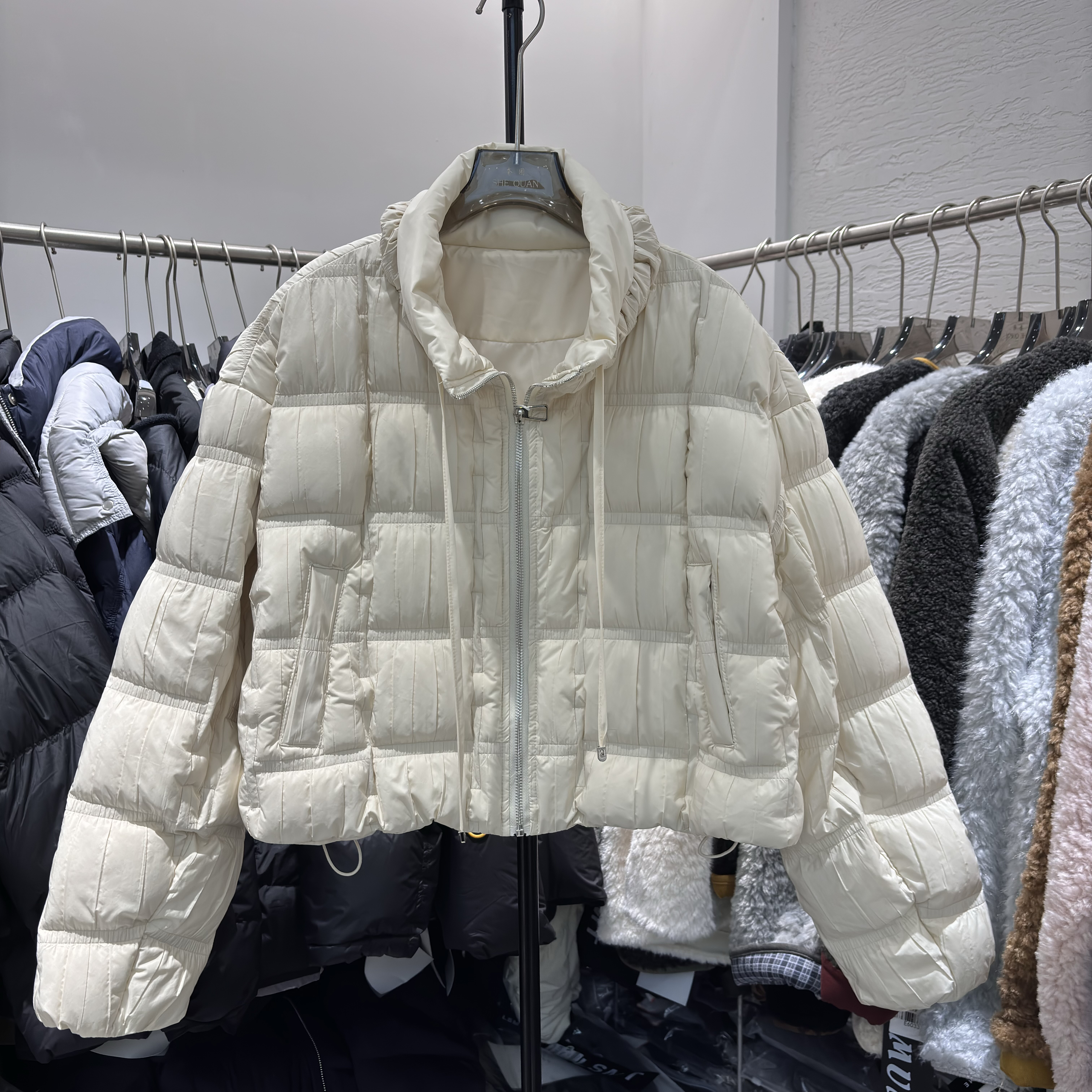 欧货白鸭绒立领短款羽绒服女2025冬季新款小个子保暖面包服外套潮