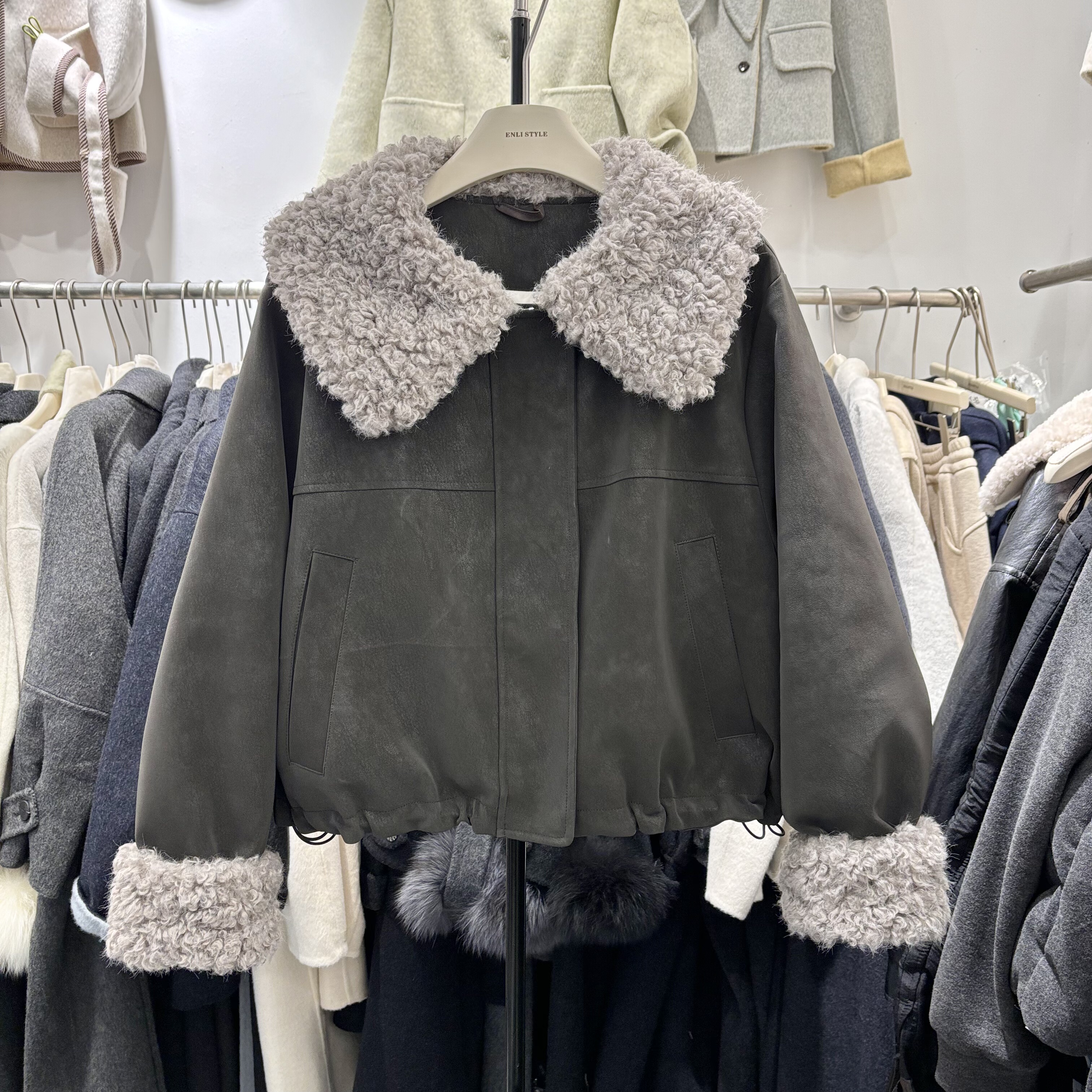 2025冬新款韩版宽松显瘦百搭翻领长袖短款外套女设计感羽绒服