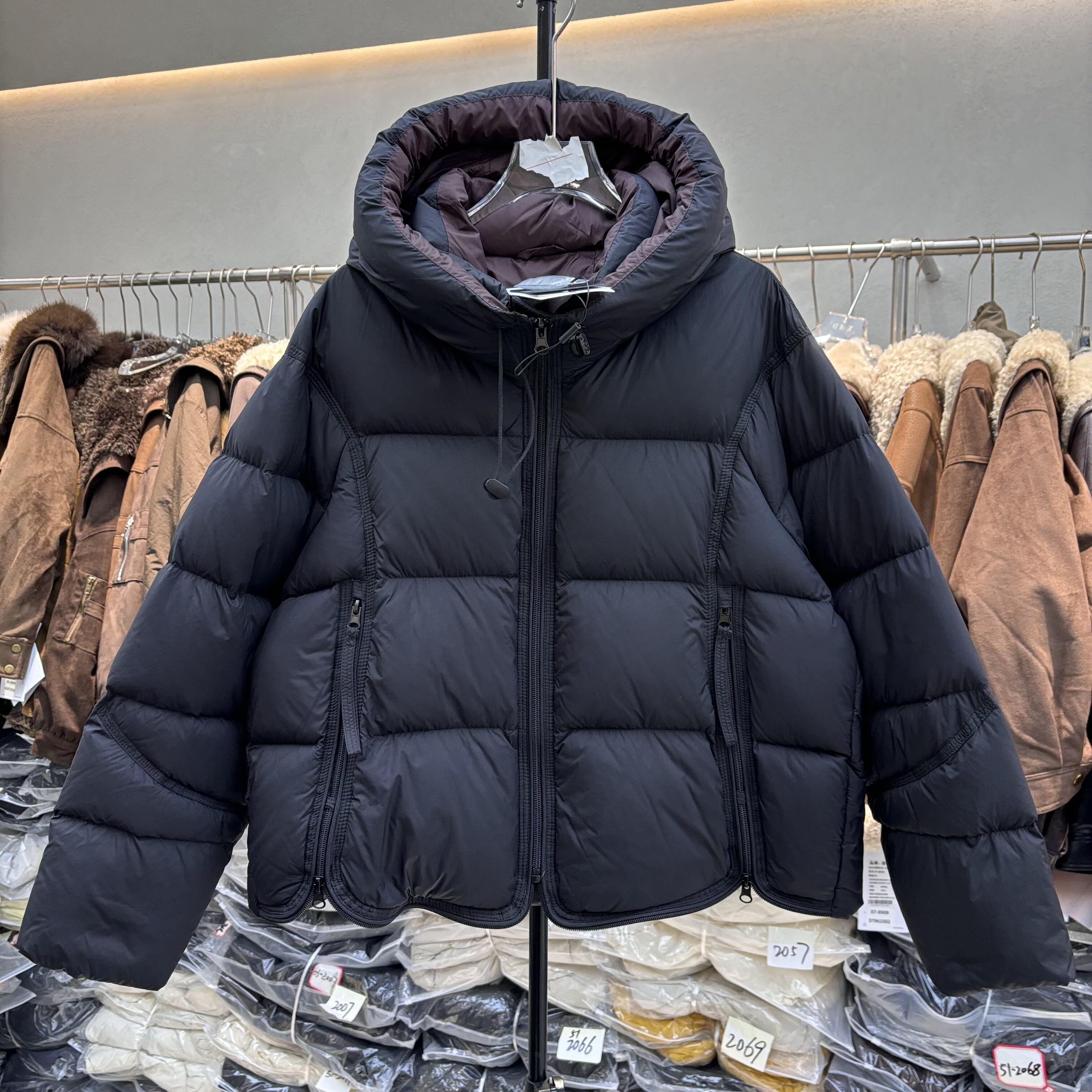 连帽短款羽绒服女2025冬季新款白鸭绒云朵泡芙面包服绿色外套2083