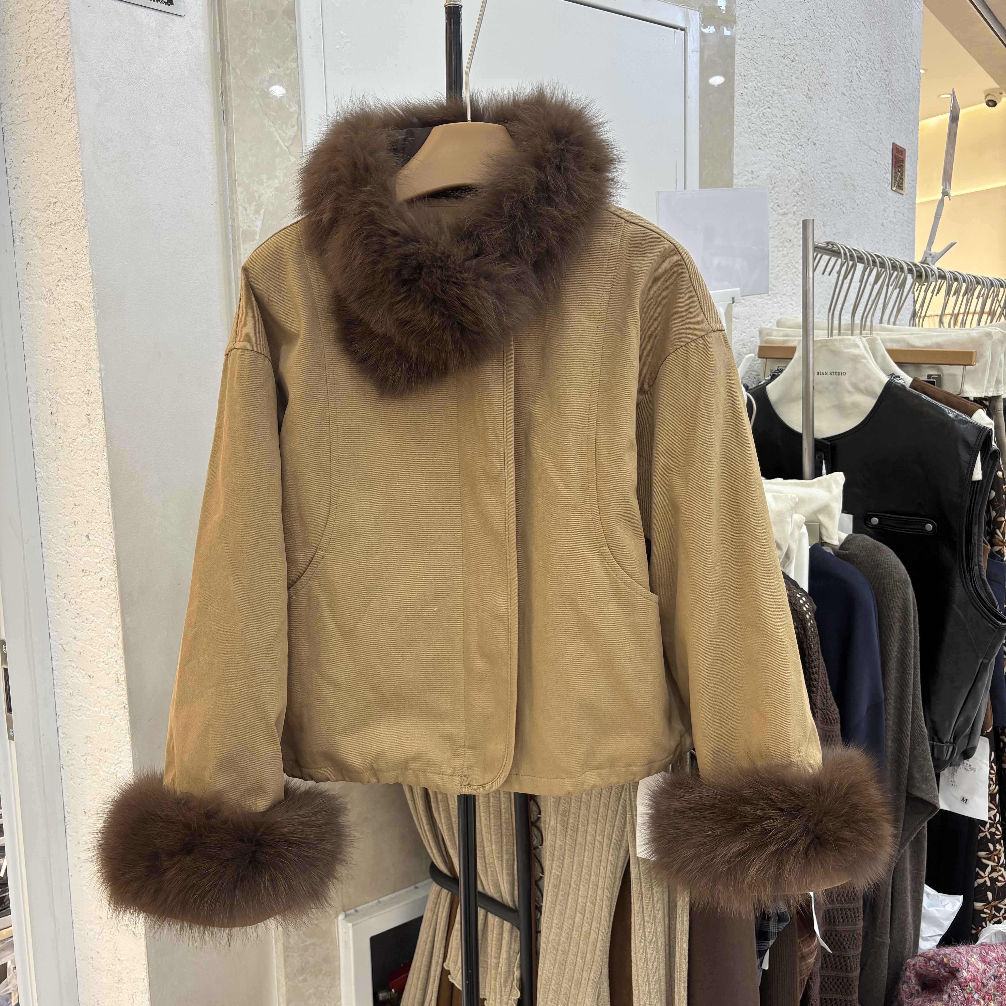 狐狸毛毛领羽绒服女2025冬季新款短款皮毛一体内胆羽绒派克服外套