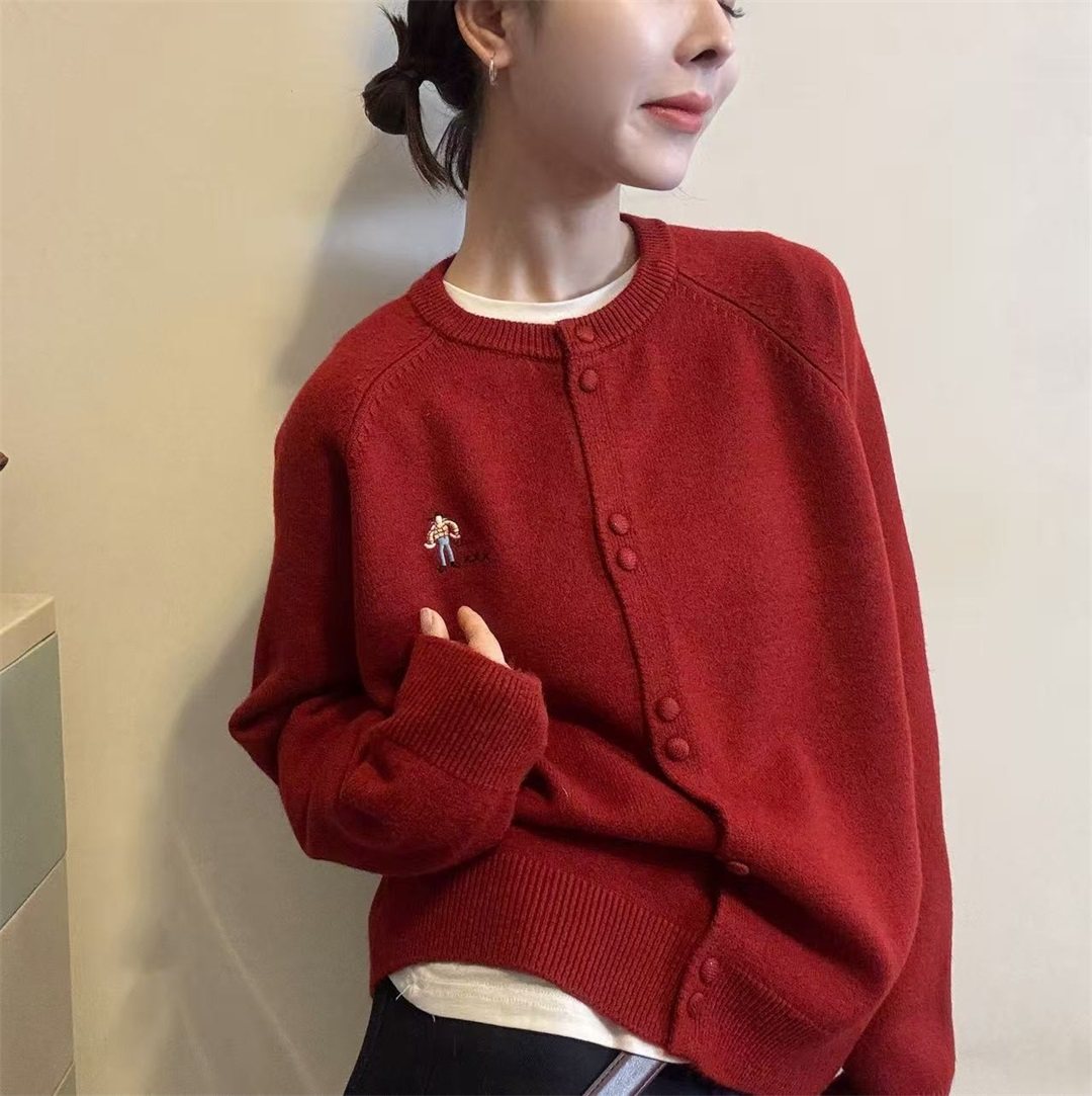 新年红卡通刺绣高级感圆领针织开衫女春季新款圆领氛围感毛衣外套,女装/女士精品,毛针织衫,淘宝优惠券,粉丝福利购,淘宝优惠卷
