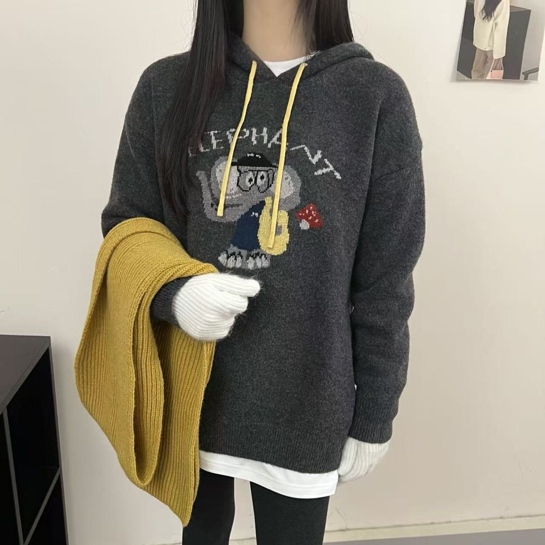 2025新款可爱风连帽针织帽衫女冬季新款显瘦卡通图案大版毛衣卫衣