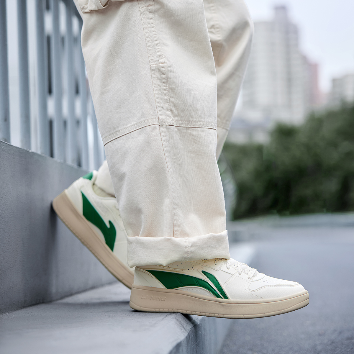 李宁正品男子低帮耐磨休闲板鞋