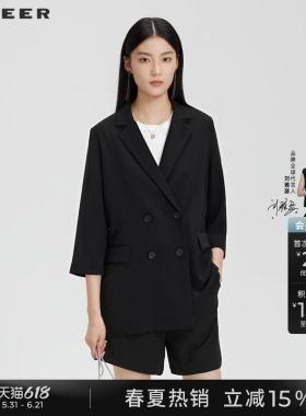 sdeer圣迪奥夏女装通勤休闲双排扣垂坠感黑色西装外套女S23282201