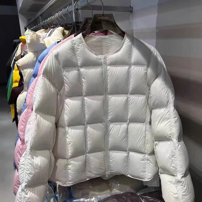 圆领羽绒服女短款90白鸭绒2025冬季云朵方格外套拉链设计轻薄保暖