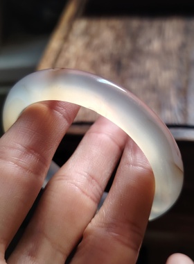 微瑕特惠52-53圈口天然原矿原色无烧无染色马料玉髓手镯女送礼玉