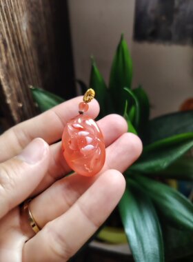 天然原矿原色无烧无染色保山南红红白料荷花吊坠女款时尚个性简约
