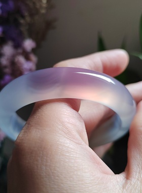 59-60圈口天然原色无烧无染色灰紫色玉髓手镯高冰种强荧光玛瑙玉