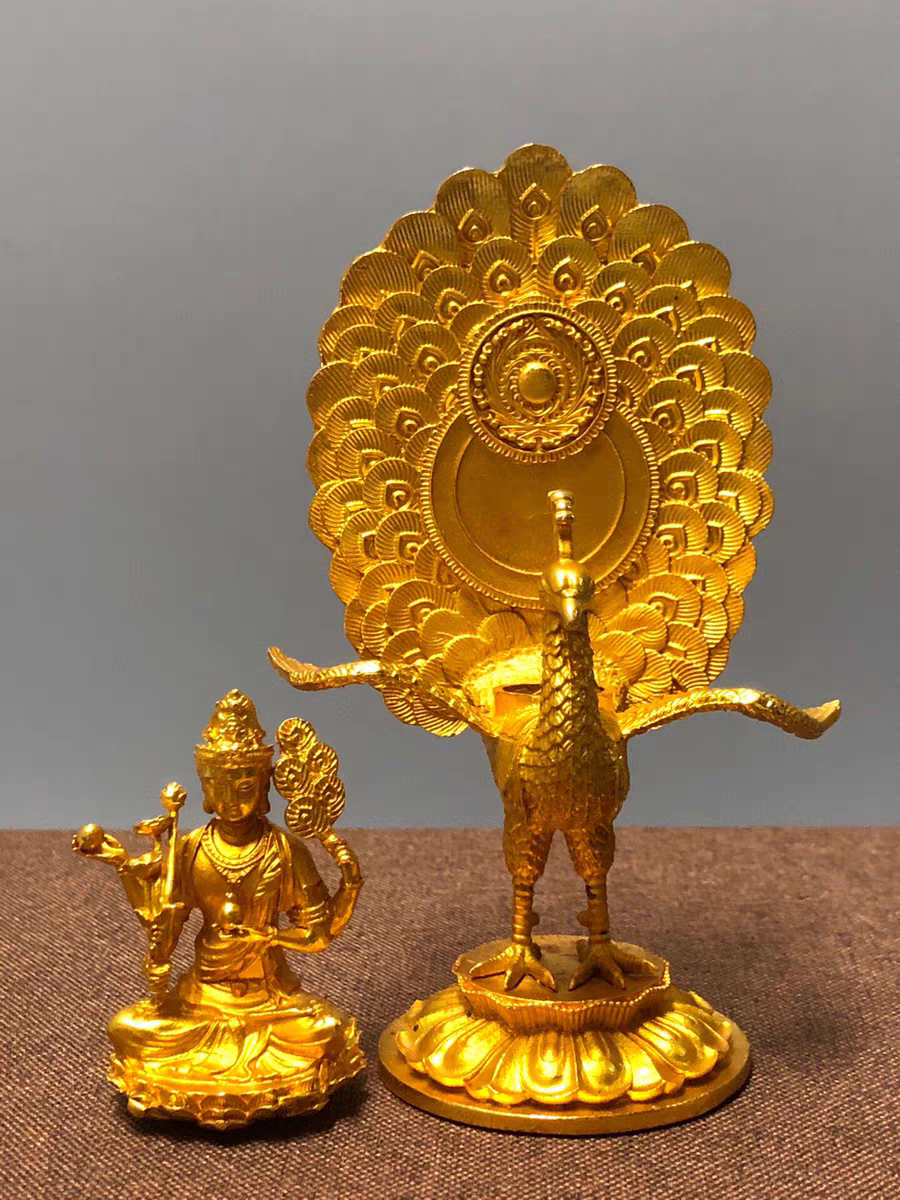 古玩珍藏品孔雀明王佛像镀金佛密教本尊金刚护世鎏金佛像装饰摆件