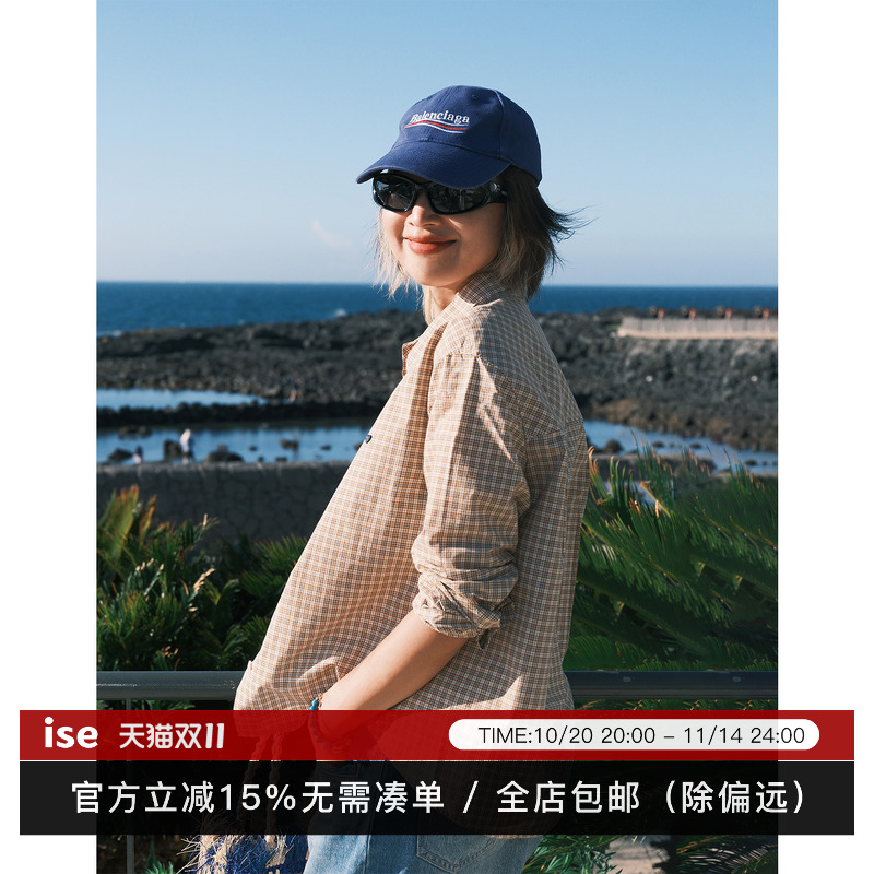 ise“复古回潮”系列浅咖色苏格兰格纹爱心刺绣长袖衬衫P2530111