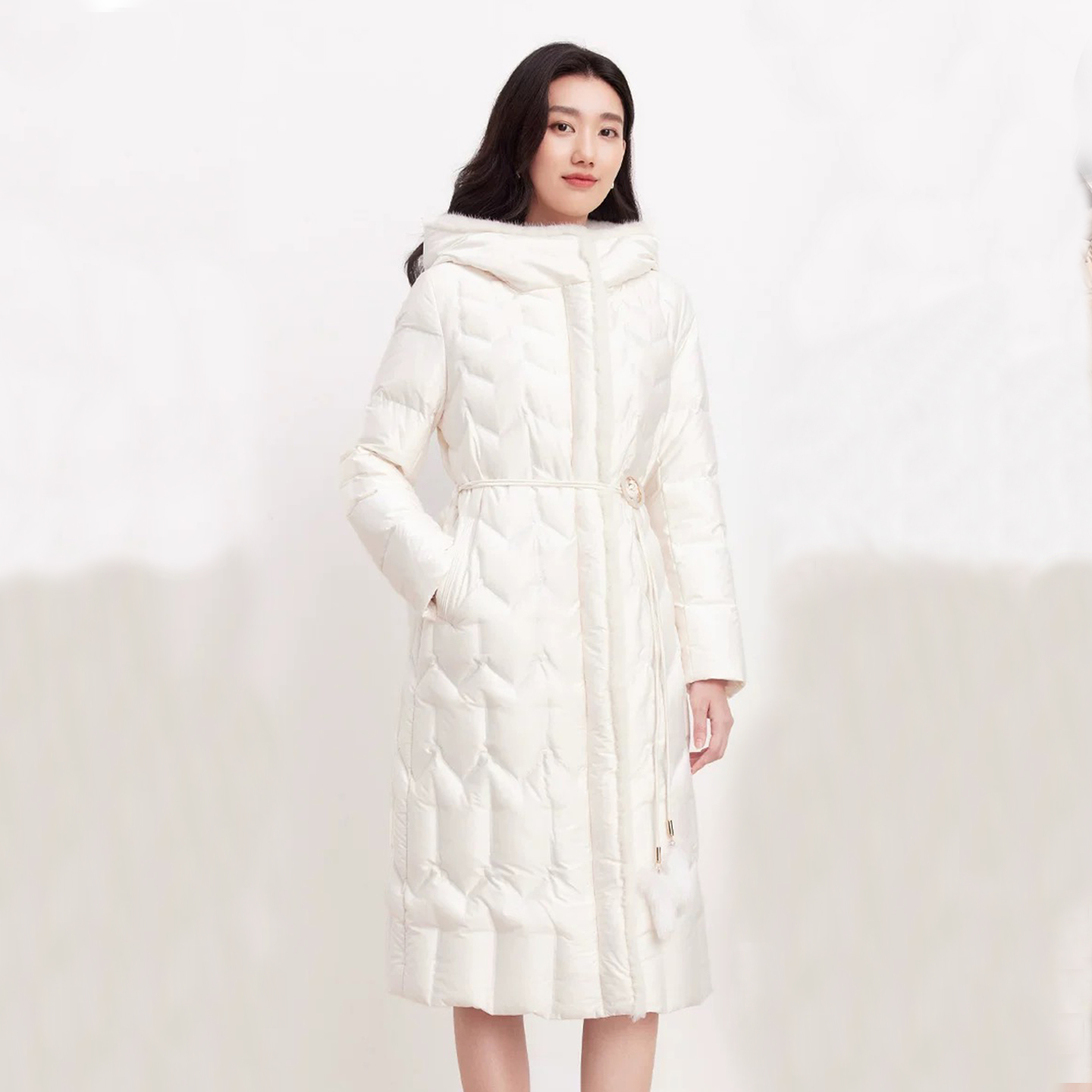 气质毛领连帽保暖中长款羽绒服