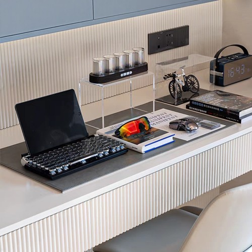 骑行主题书房摆件组合样板间青少年房仿真平板打字机音响时钟饰品