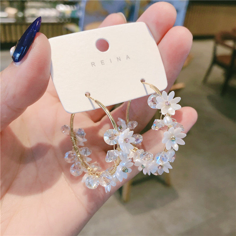 S925银针韩国韩版同款耳环手工雏菊水晶花朵耳钉半圆形大耳圈女
