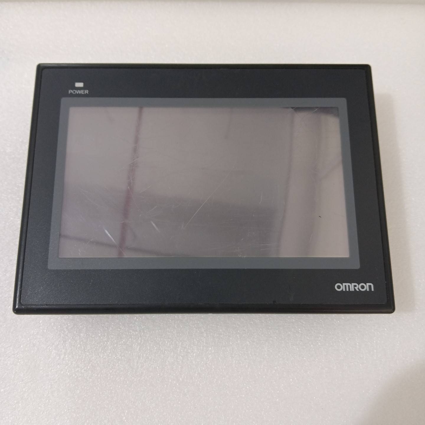 询价购-欧姆龙触摸屏NB7W-TW00B成色如图，现货3