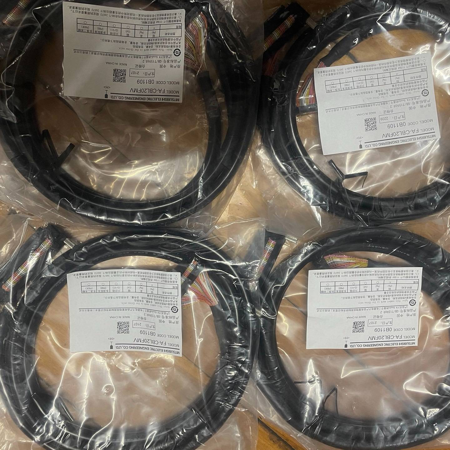 询价购-全新三菱模块FA-CBL20FMV几条，实物如下