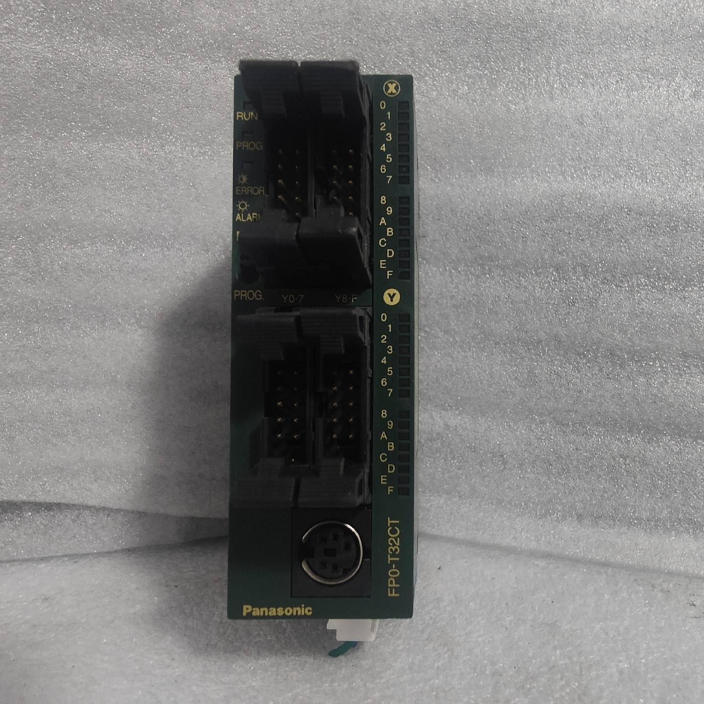 询价购-松下PLC  AFP02643C  FP0-T32CT实物图