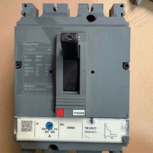议价~施耐德EasyPact CV50F塑壳断路器，~可维修
