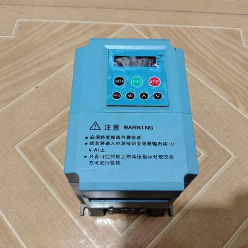 议价~广立变频器YWJA7-01D5L2 功率220V，1.5~可维修