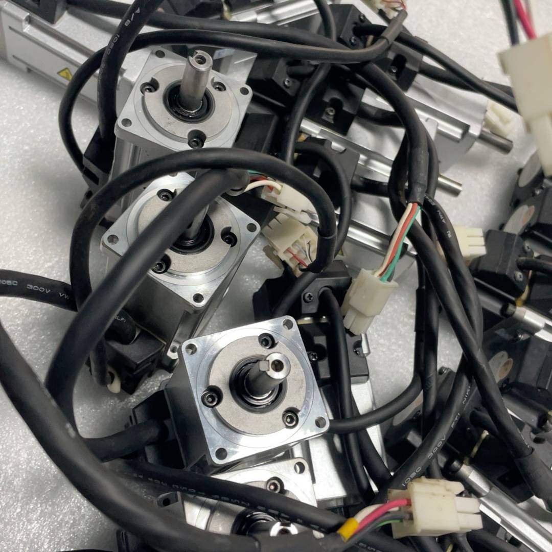 询价购-a6 100w 单电机 MSMF012L1U2M 低罐量 二