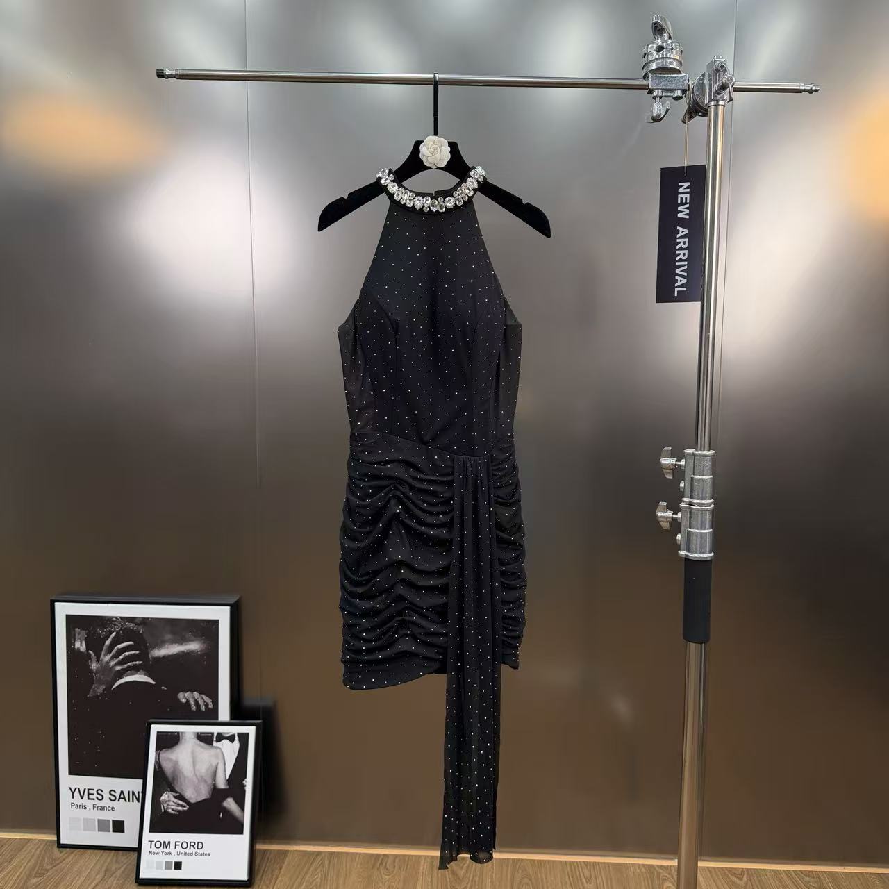 千金风挂脖钻饰连衣裙子女黑色修身收腰礼服裙高定时尚